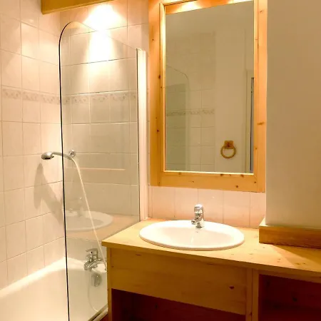 Renove Avec Balcon En Bord De Pistes, Le Lac, Orientation Sud, 4 Pers. - Fr-1-502-496 Tignes