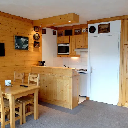 Apartment Renove Avec Balcon En Bord De Pistes, Le Lac, Orientation Sud, 4 Pers. - Fr-1-502-496 *